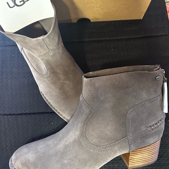 Boots - Picture 5 of 7